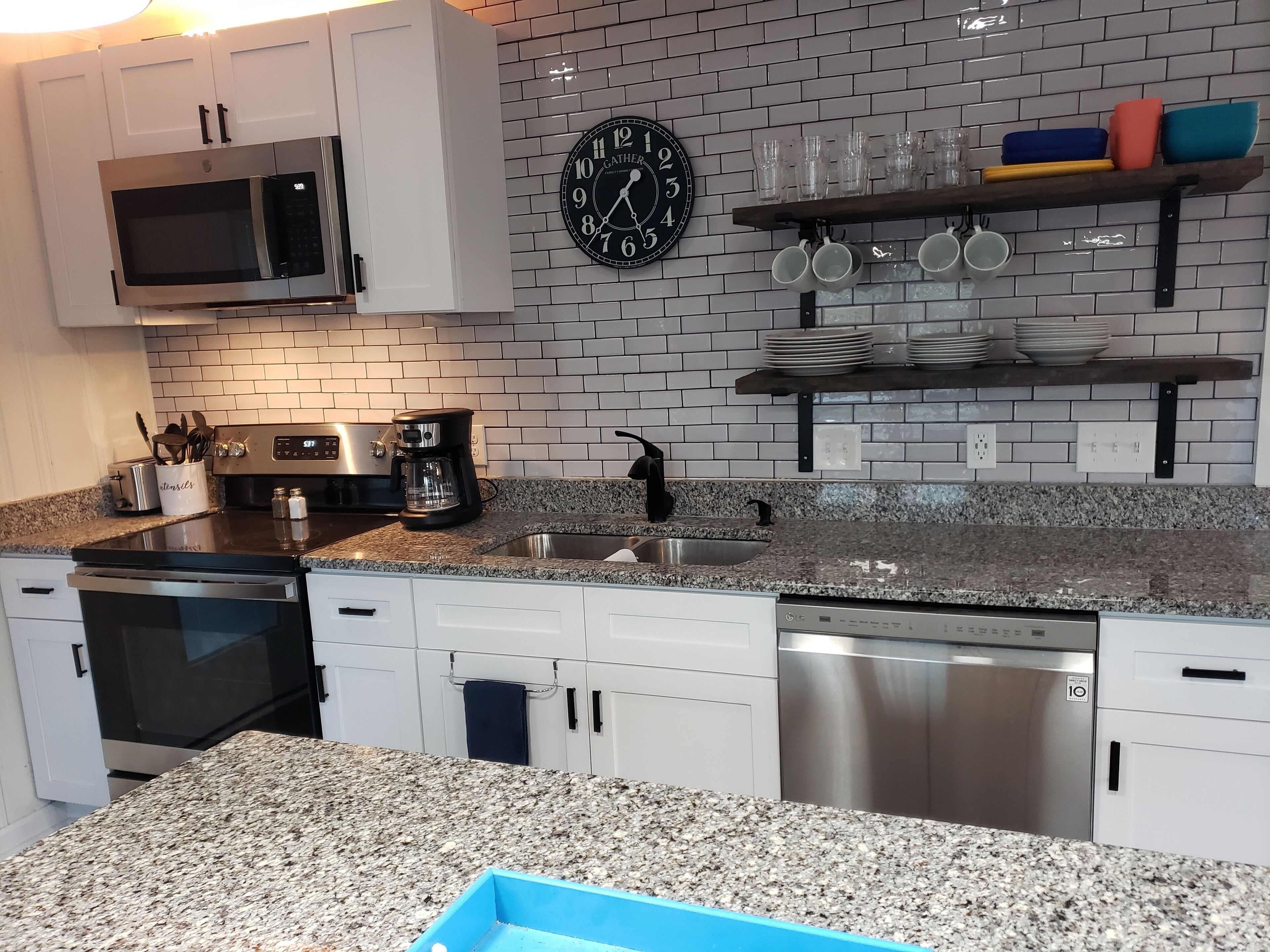 Kure Beach Cottage, Fully Updated. 1 block--beach, Pets welcome, simple pricing