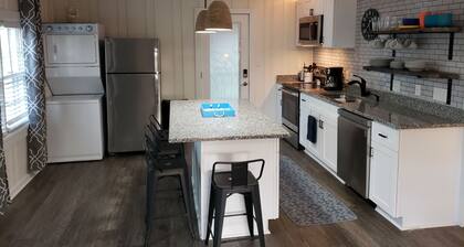 Dog Friendly, Fully Updated Kure Beach Cottage, 2 min. walk to the sand.