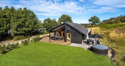 Nice home in Glesborg with sauna