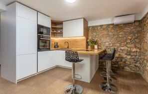 Kühlschrank, Ofen, Herdplatte, Geschirrspüler