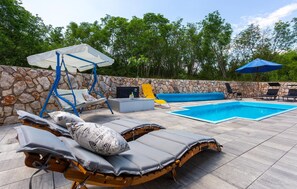 A heated pool - Cozy home in Sveti Vid Dobrinjski (Sveti Vid Dobrinjski)