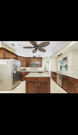 Fridge, microwave, oven, stovetop - Caloosa Palms-Villa with Pool Spa Game Room. Centrally Located to Naples Beaches (Fort Myers)