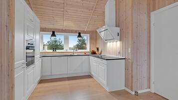 Køleskab, ovn, kogeplade, opvaskemaskine