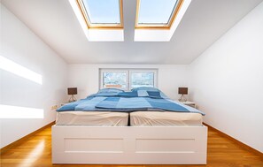 3 bedrooms, free WiFi, bed sheets