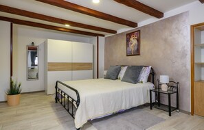 3 bedrooms, free WiFi, bed sheets