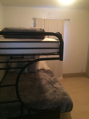 2 bedrooms, desk, travel cot, free WiFi