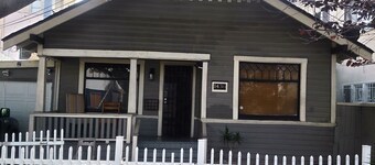 2-bdr home, walk to the beach, mins to the  Convention Center & Cruise Terminal