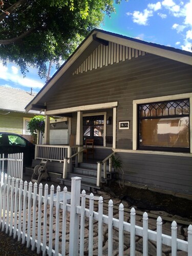 2-bdr home, walk to the beach, mins to the  Convention Center & Cruise Terminal