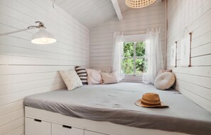 1 bedroom, travel cot, WiFi
