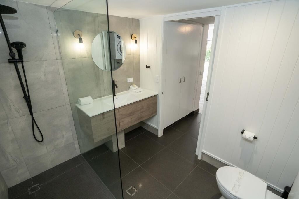 Two Bedroom Apartment with Balcony | Bathroom | Shower, hair dryer, towels