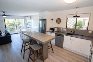Apartamento, 2 quartos, sacada | Cozinha privada | Chaleira elétrica