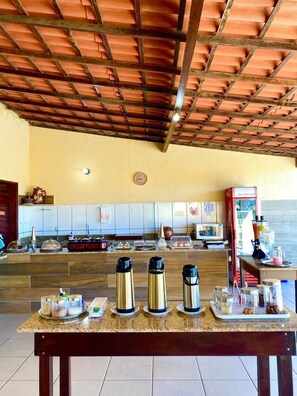 Free daily buffet breakfast  - POUSADA SONHO DE MAR (Luis Correia)