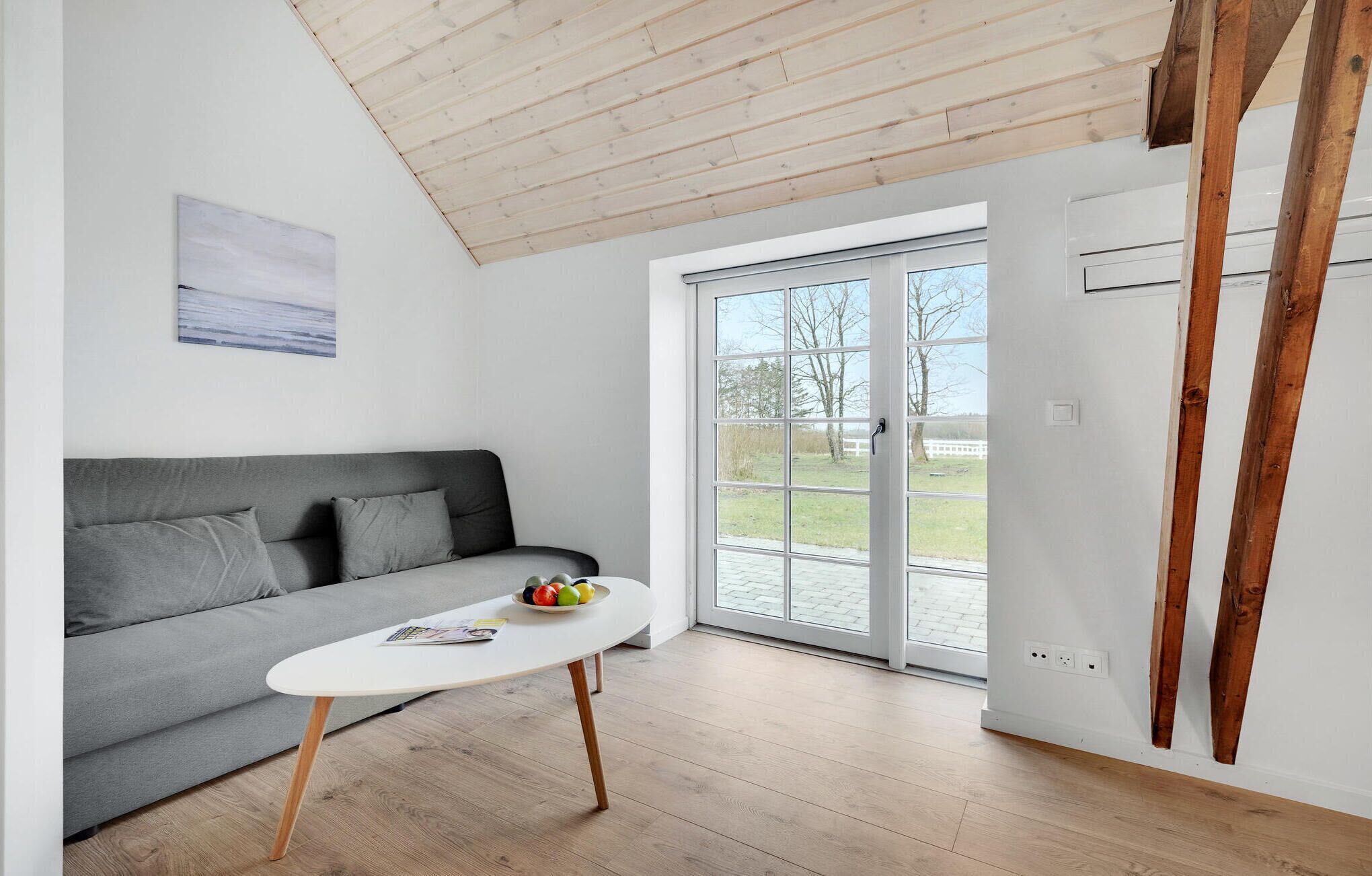 Télévision, baby-foot, table de tennis de table