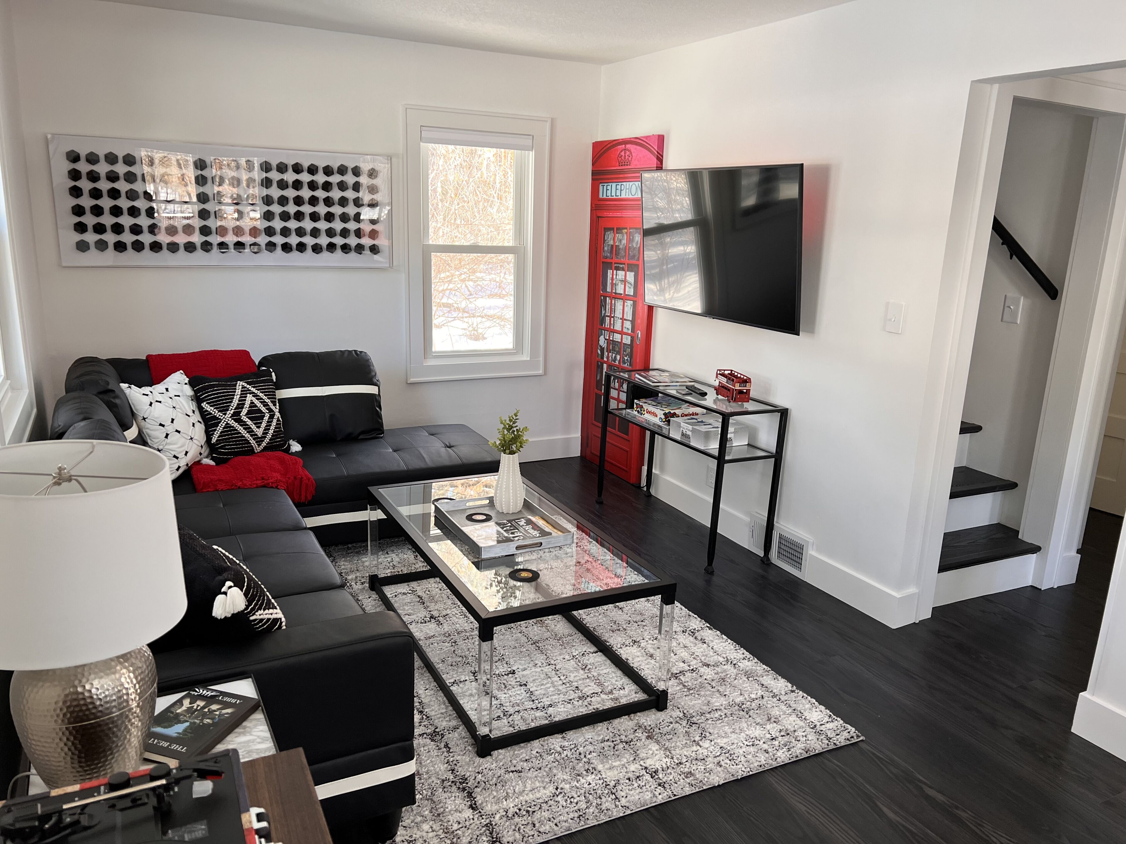 The Beatles House (newly reno w/heated garage)