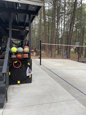 Sports court - Cabin Retreat in Forest Lakes ... 2 hours from the Valley (Forest Lakes Estates)