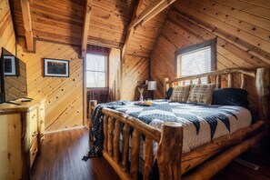 3 bedrooms, desk, iron/ironing board, travel cot - The Best Dog Friendly Cabin in Pigeon Forge (Sevierville)