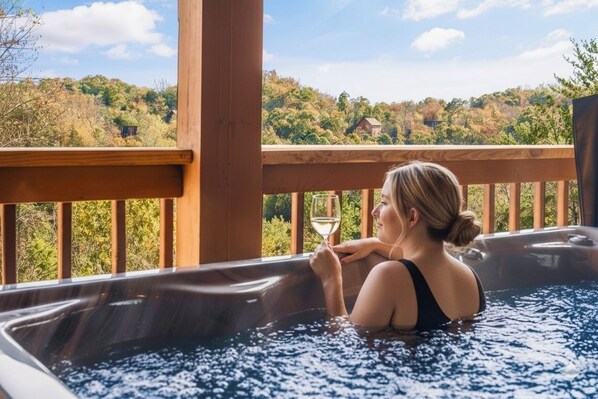 Outdoor spa tub - Stunner! HotTub•Outdoor TV and Fireplace•Gorgeous Views•Fireplace•Much More! (Sevierville)