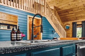 Interior - Stunner! HotTub•Outdoor TV and Fireplace•Gorgeous Views•Fireplace•Much More! (Sevierville)