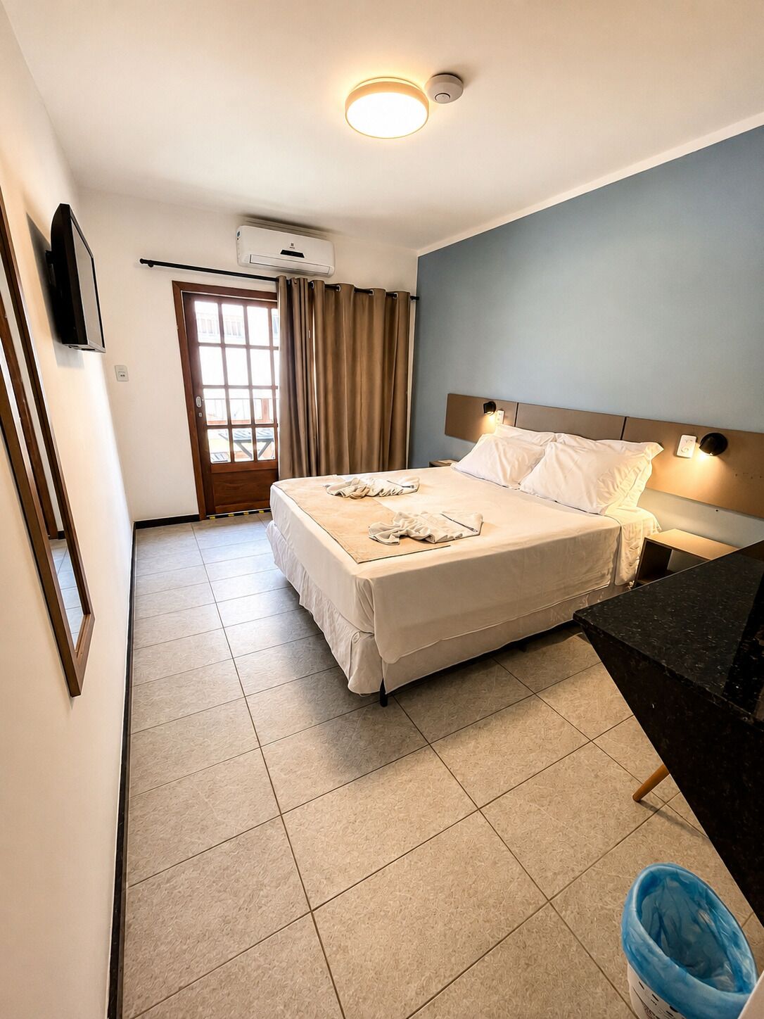 Habitación doble superior, patio | Escritorio, espacio para trabajar con un portátil, cortinas opacas