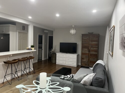 Toronto Getaway By The Lake