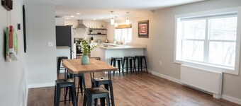 Spacious and Bright Downtown APT with River View