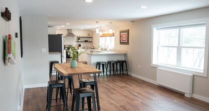 Spacious and Bright Downtown APT with River View