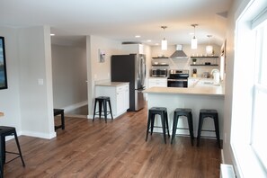 Fridge, microwave, oven, stovetop - Spacious and Bright Downtown APT with River View (Ellsworth)