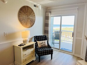 Smart TV, fireplace, stereo