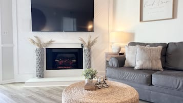 Televisor intel·ligent, llar de foc i estèreo