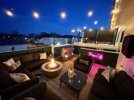 Property grounds. Rooftop Bar ★ Downtown ★ Brand New