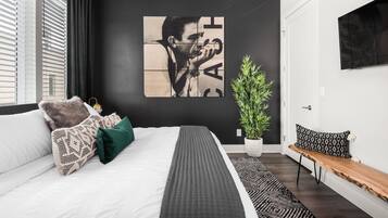 4 bedrooms, in-room safe, desk, iron/ironing board