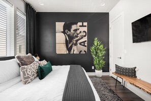 4 bedrooms, in-room safe, desk, iron/ironing board