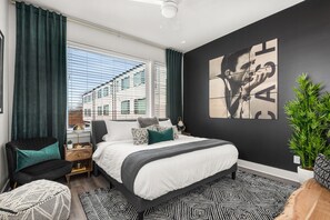 4 bedrooms, in-room safe, desk, iron/ironing board
