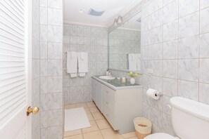 Bruser, håndklæder, Sæbe, Toiletpapir