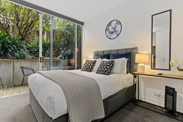 Apartment | Desk, iron/ironing board, free WiFi, bed sheets - Breezy Gem by Victoria Park (Auckland)