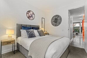 Apartemen | Meja kerja, setrika/meja setrika, Wi-Fi gratis, dan seprai linen