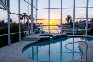 Piscina all'aperto, una piscina riscaldata