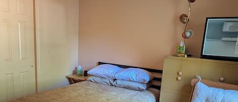 1 bedroom, desk, WiFi (free), bed sheets