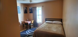 1 bedroom, desk, free WiFi, bed sheets - Lisbon room (Bloomington)