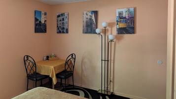 1 bedroom, desk, WiFi (free), bed sheets