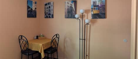 1 bedroom, desk, WiFi (free), bed sheets