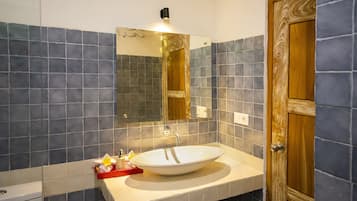 Free toiletries, towels