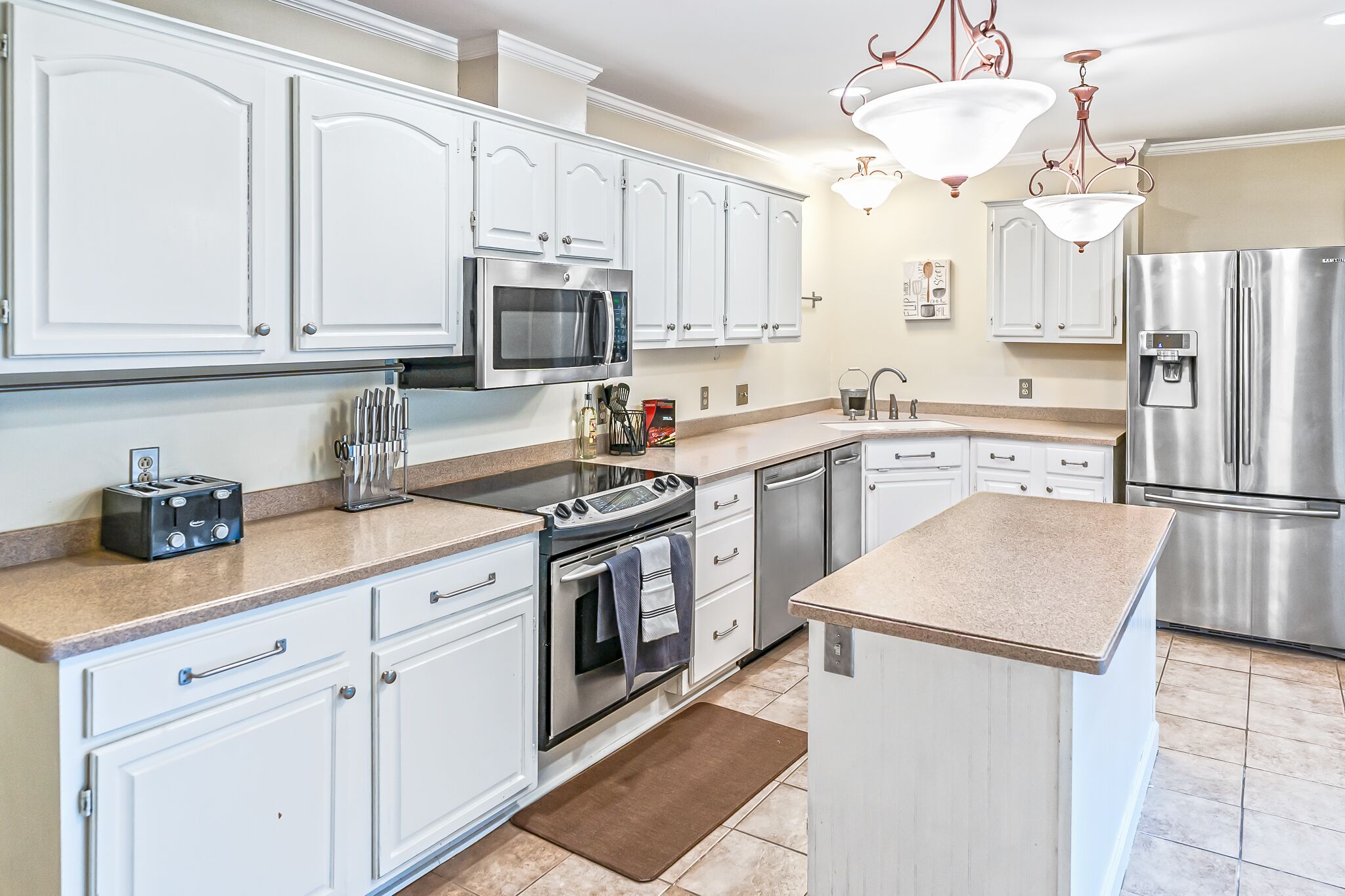 Treetops by ARRAY | 3 King + 3 Queen | 7 Acres | Private Pond