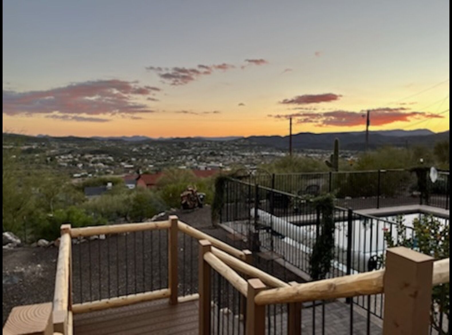 Perfect location for beautiful views of the Bradshaw mountains and sightseeing