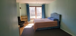 1 sovrum, skrivbord, wi-fi och sängkläder