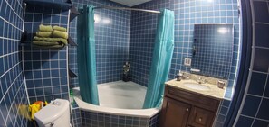 Badekar, bidet, håndklæder, Sæbe