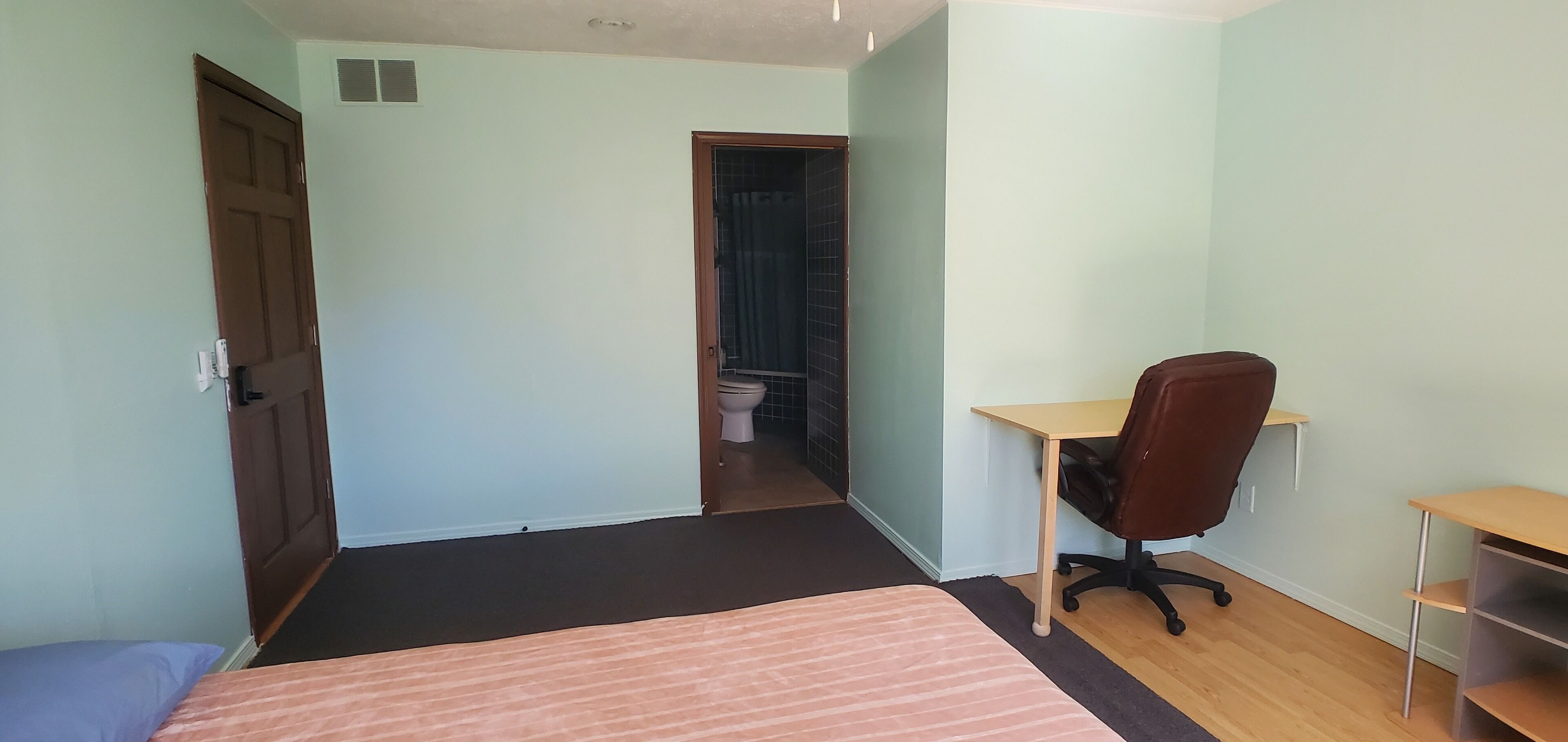 Comfortable room within 15 minutes of driving from IU