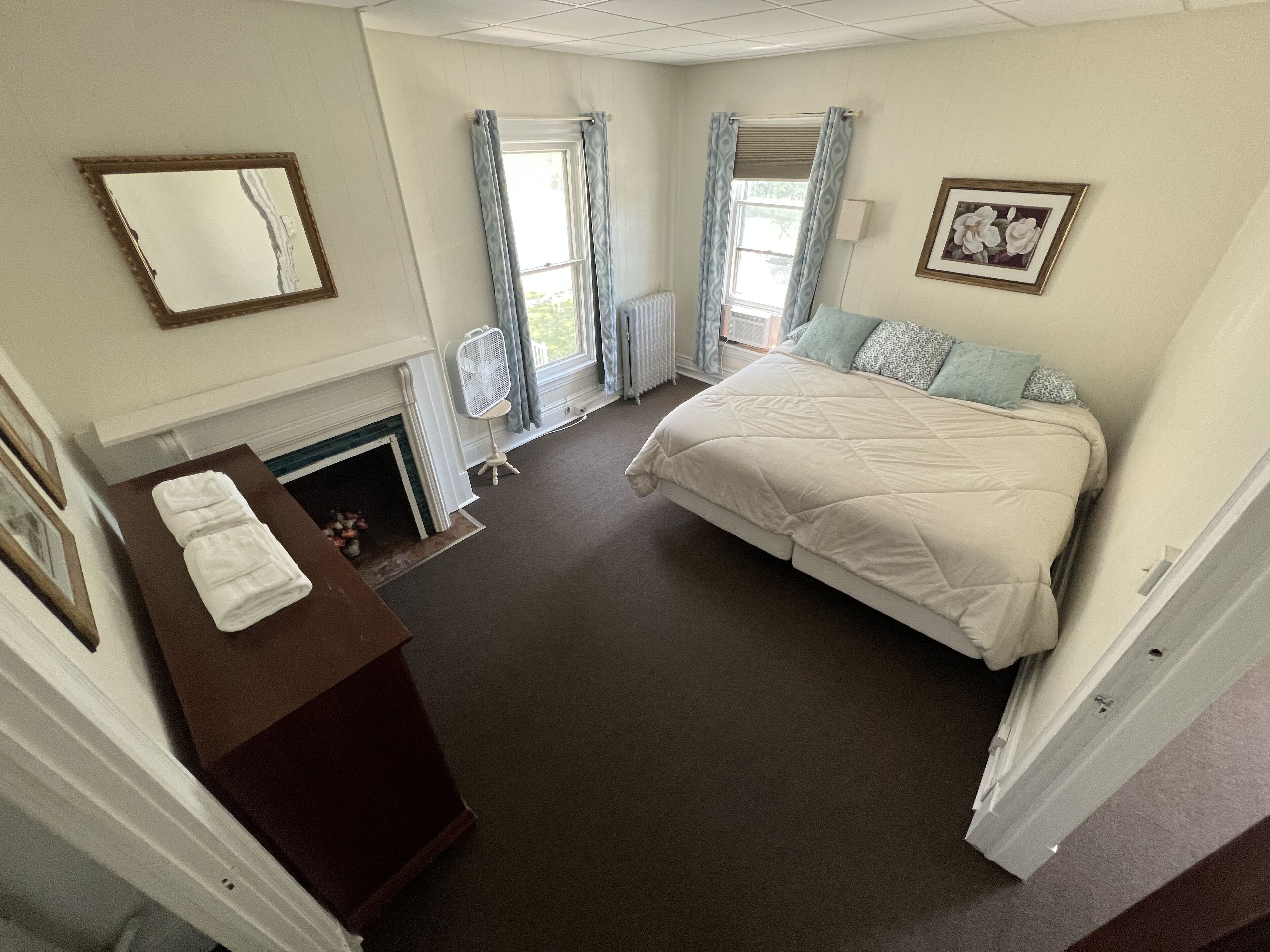 5 chambres, bureau, Wi-Fi gratuit, draps fournis