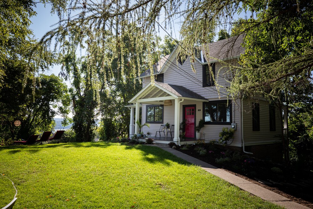 Charming Cottage with Expansive Hudson River Views