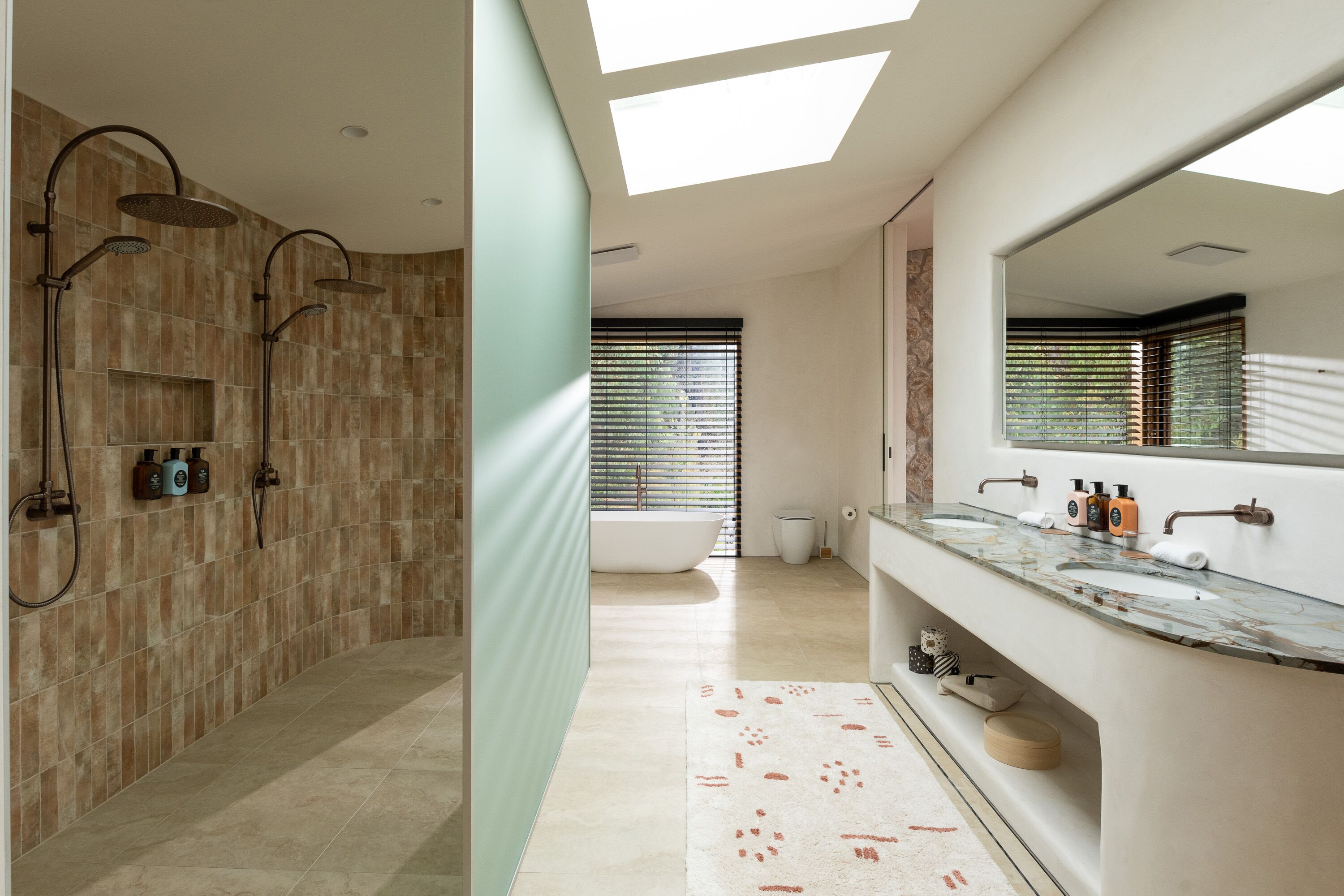 Luxury Studio | Bathroom